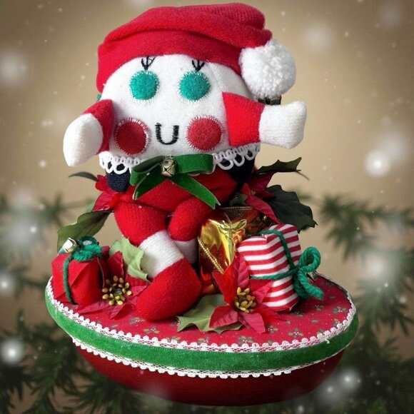 Musical Handcrafted Christmas Elf Doll Decoration Soft Sculpture - Picture 1 of 5